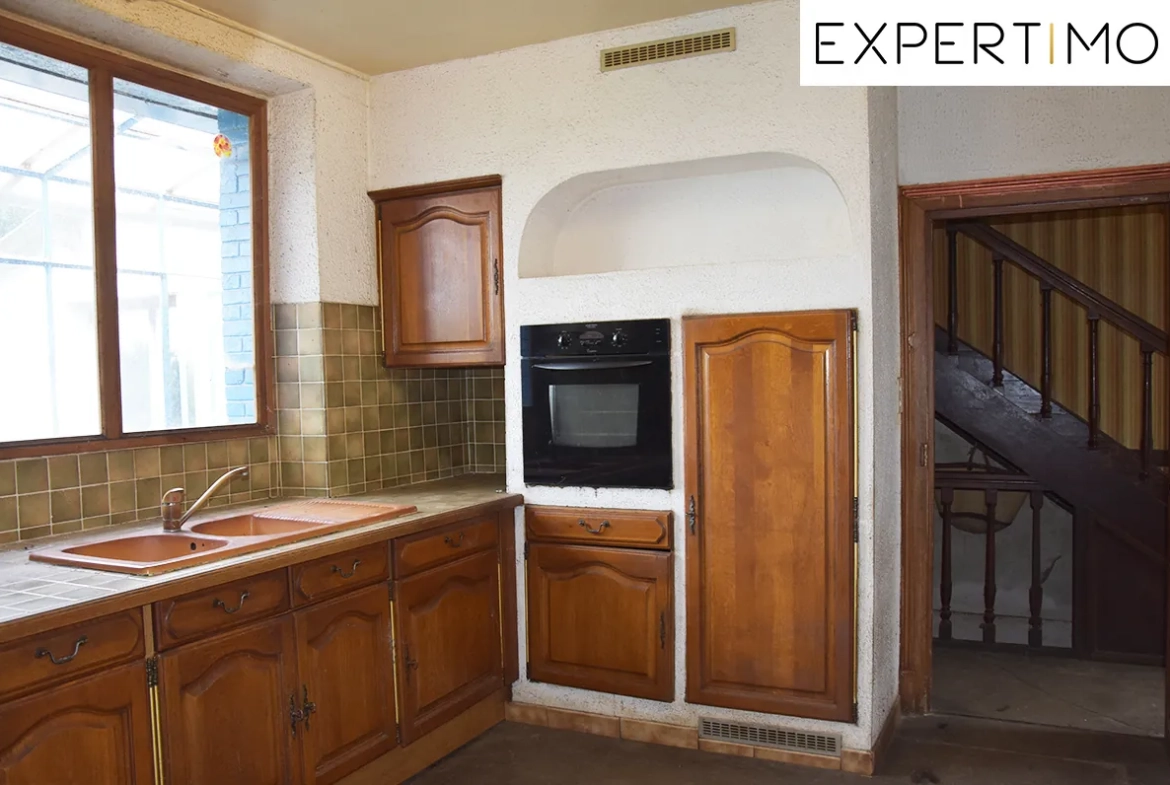 Maison à rénover de 230 m² sur grand terrain à Teilhet proche d'Ancizes 