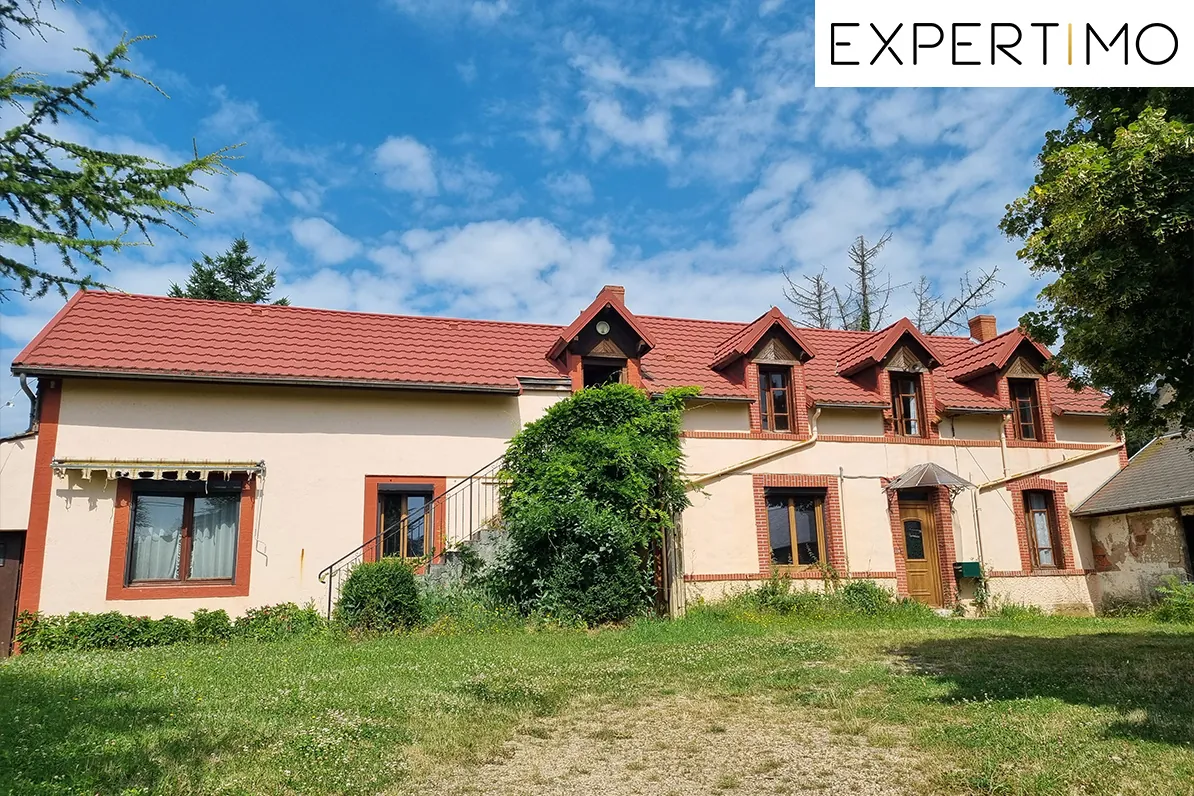 Maison à rénover de 230 m² sur grand terrain à Teilhet proche d'Ancizes 