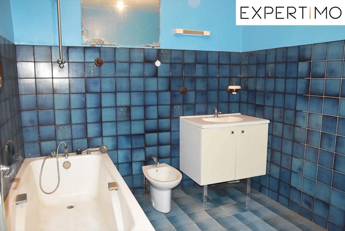 Maison à rénover de 230 m² sur grand terrain à Teilhet proche d'Ancizes 