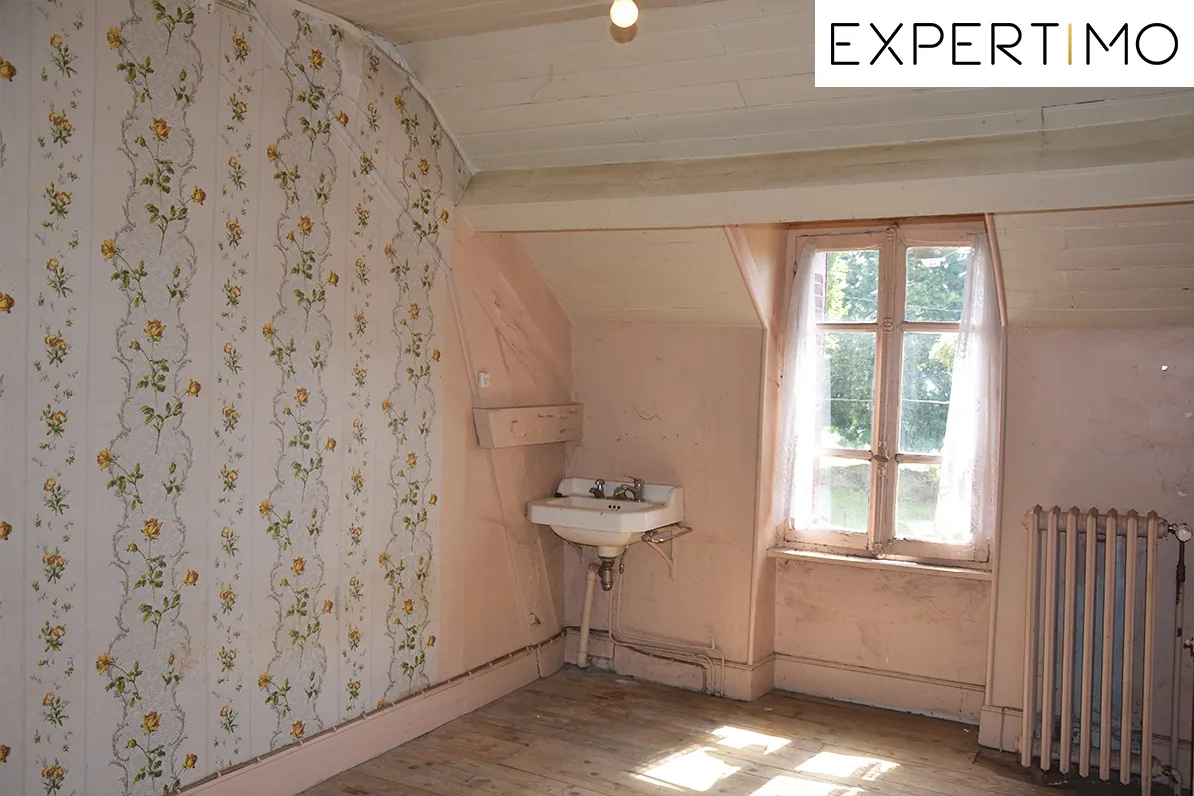 Maison à rénover de 230 m² sur grand terrain à Teilhet proche d'Ancizes 