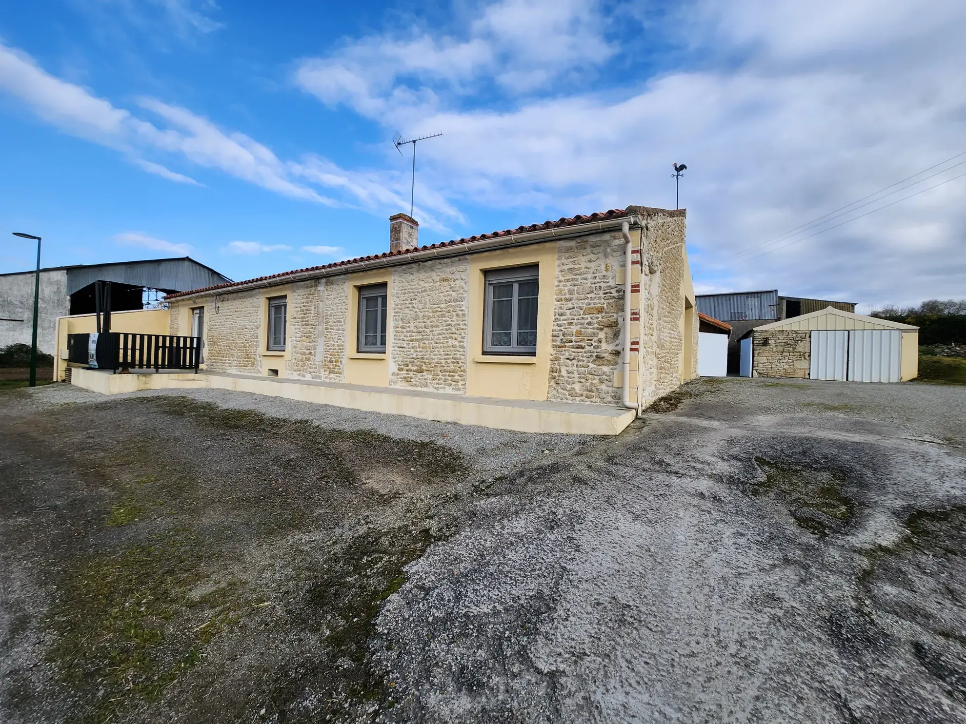 Maison rénovée avec vue sur marais, 3 chambres, dépendances, proche des plages vendéennes 