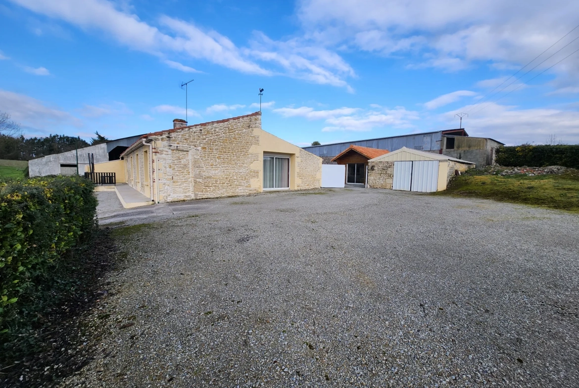 Maison rénovée avec vue sur marais, 3 chambres, dépendances, proche des plages vendéennes 