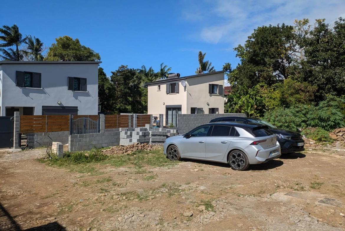 Terrain constructible de 204 m² avec permis à Sainte-Suzanne, La Réunion 