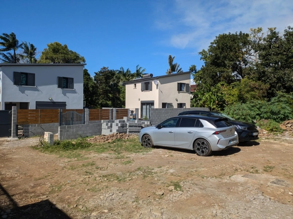 Terrain constructible de 204 m² avec permis à Sainte-Suzanne, La Réunion