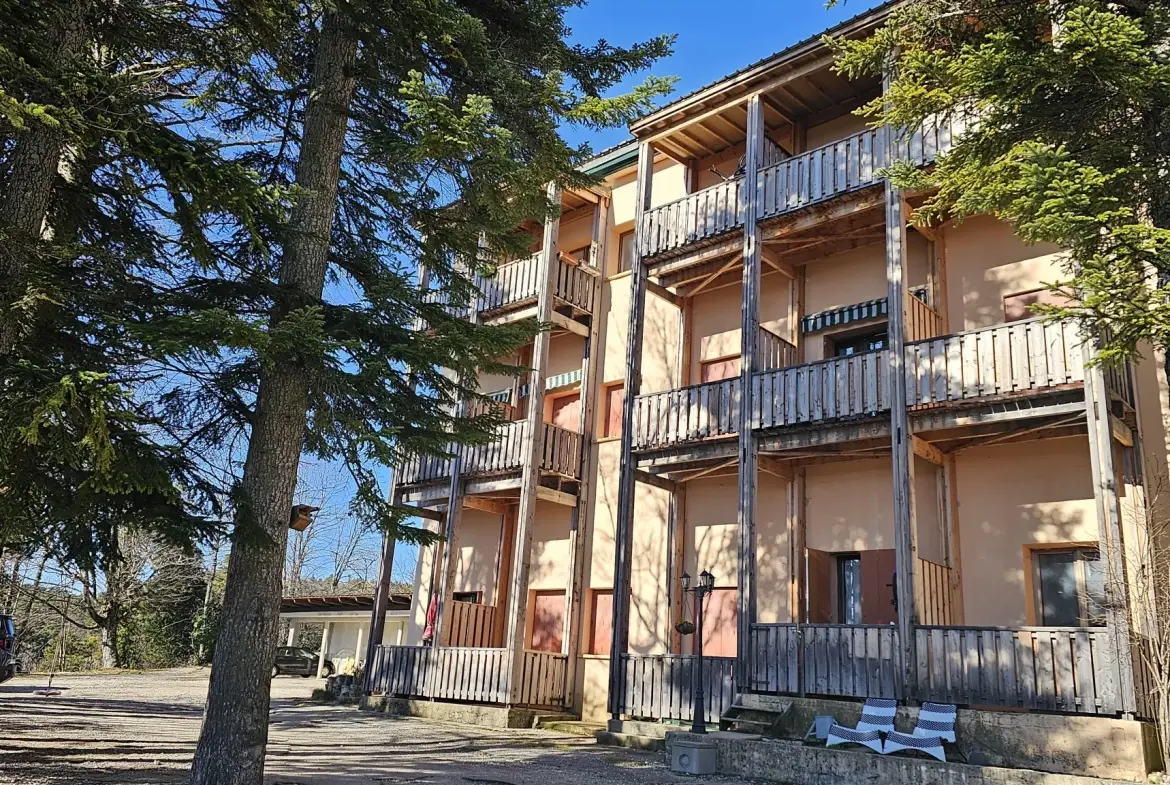 Appartement duplex rénové avec balcon à Thorenc dans un cadre naturel 