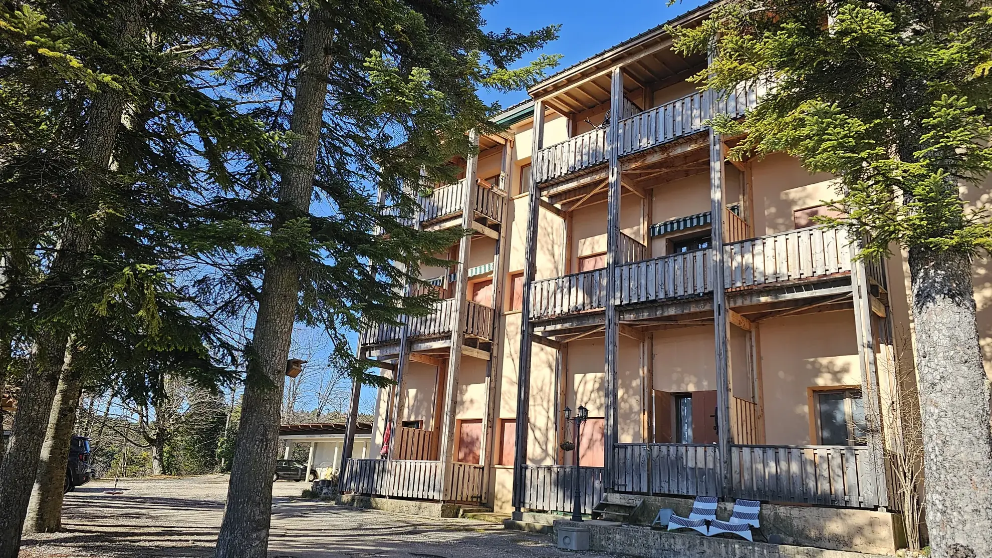 Appartement duplex rénové avec balcon à Thorenc dans un cadre naturel 