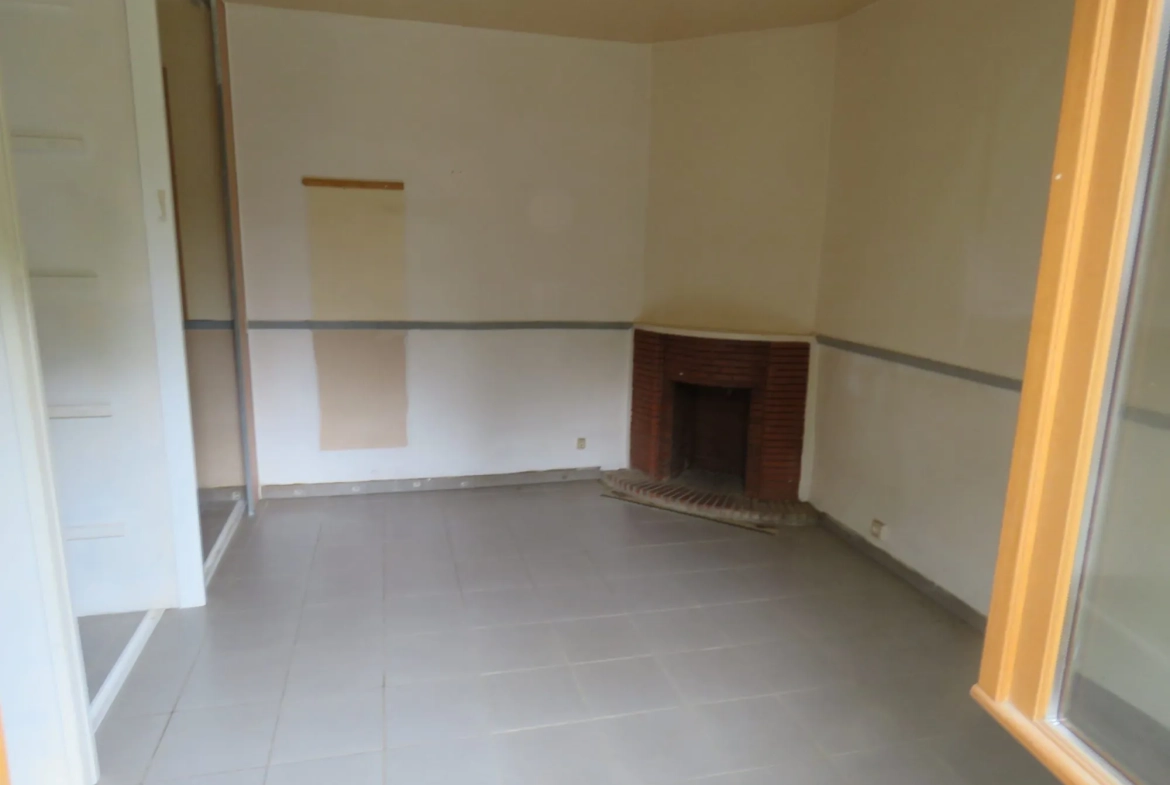 Maison ancienne à rénover avec dépendances et terrain à Puntous 
