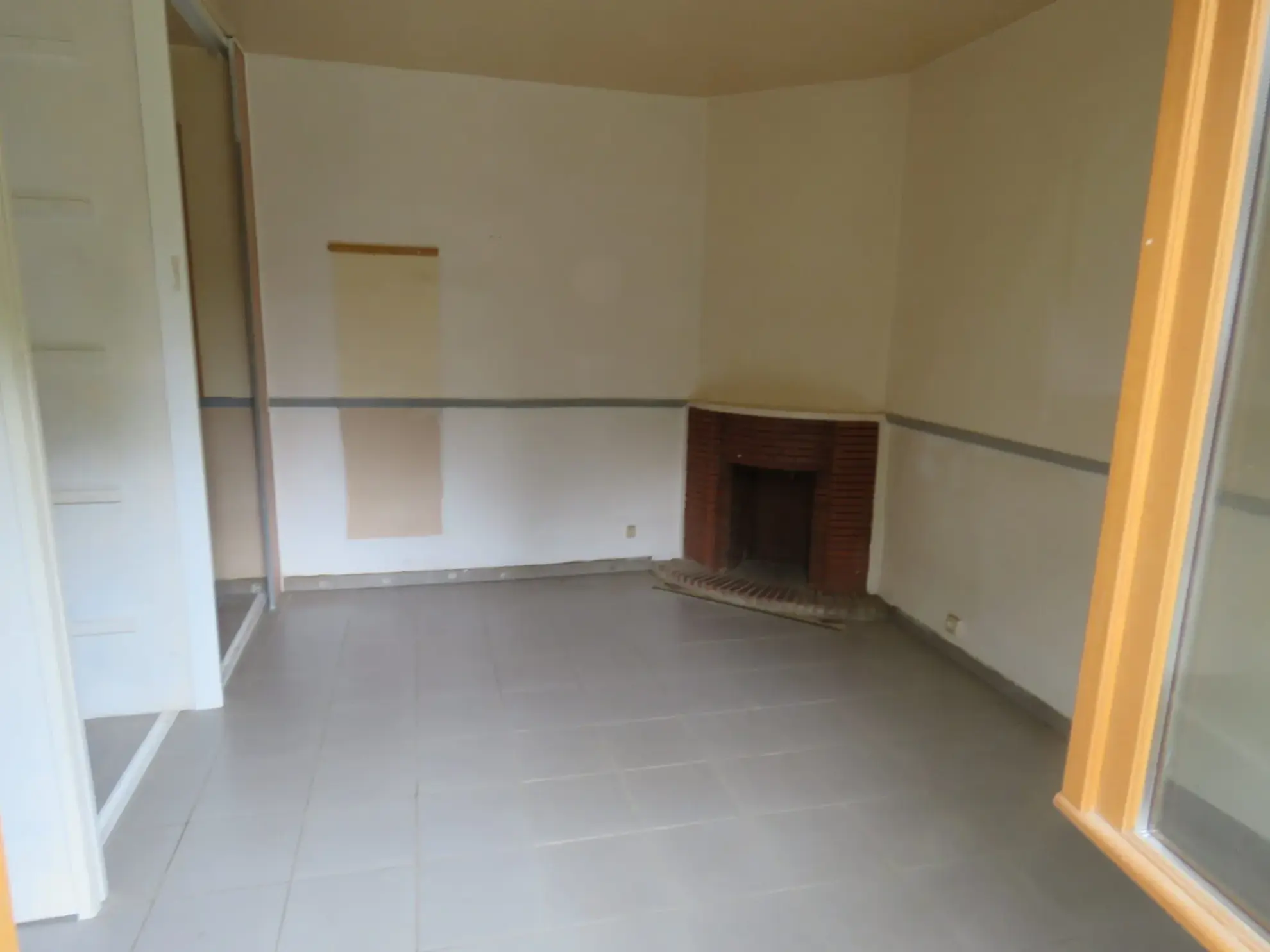 Maison ancienne à rénover avec dépendances et terrain à Puntous 