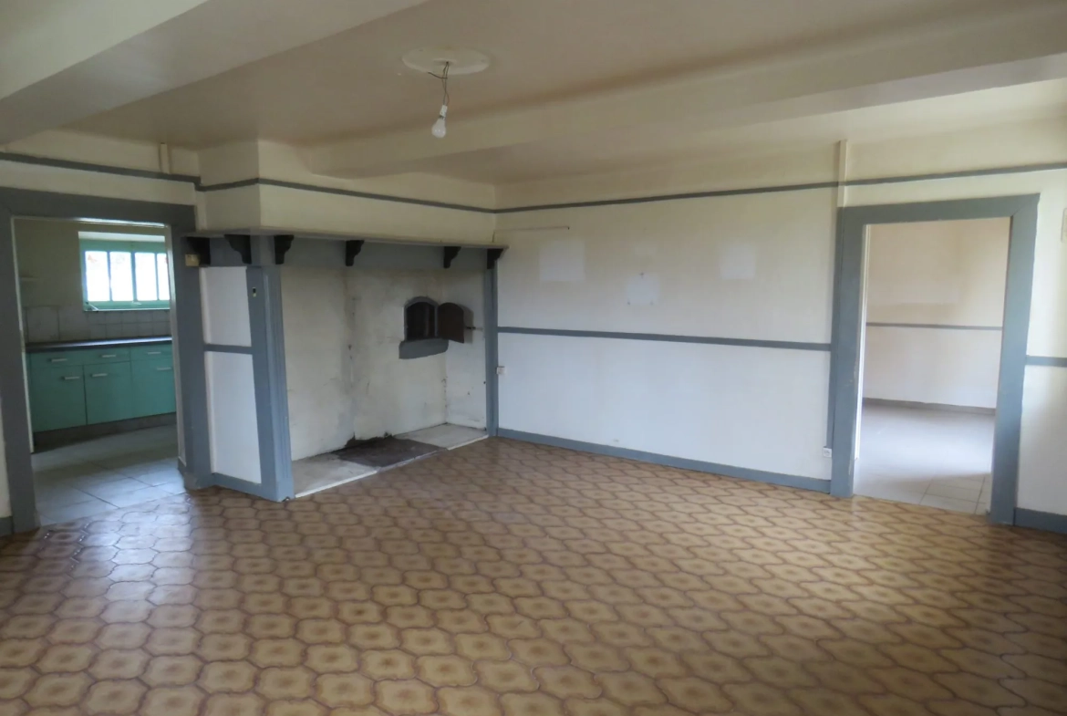 Maison ancienne à rénover avec dépendances et terrain à Puntous 