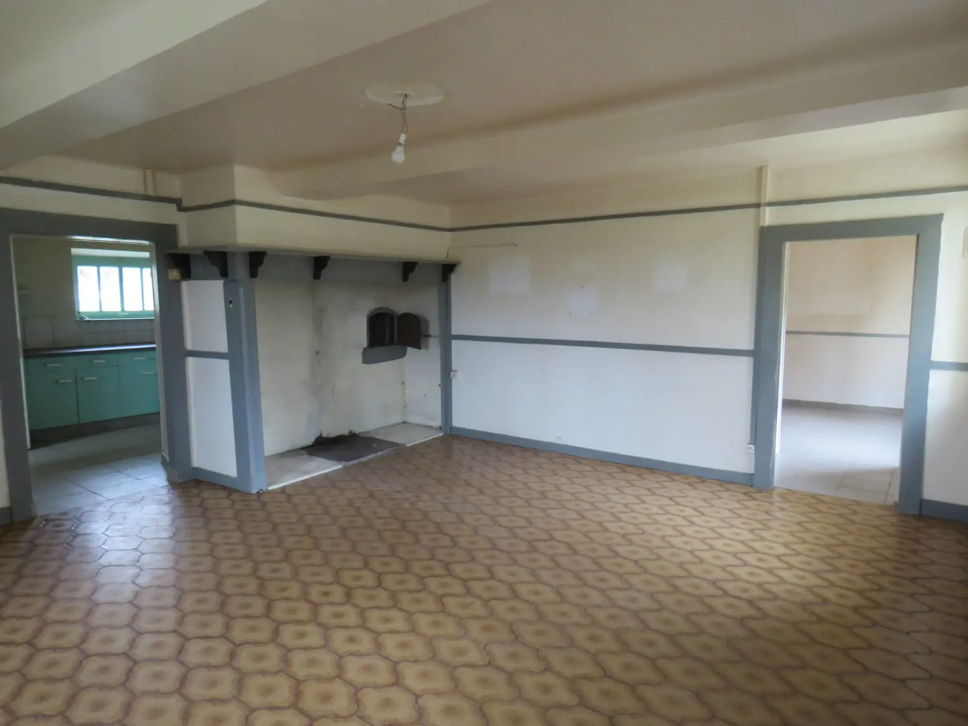 Maison ancienne à rénover avec dépendances et terrain à Puntous 
