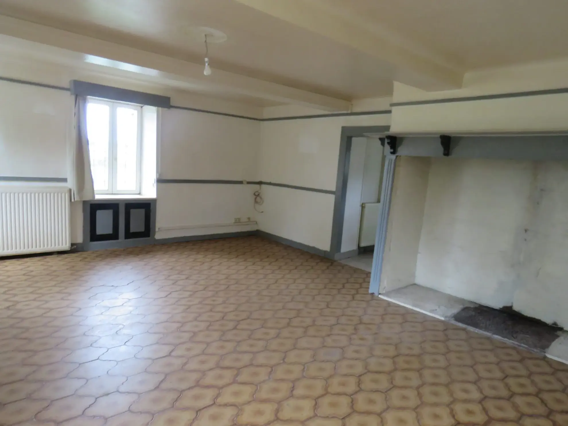 Maison ancienne à rénover avec dépendances et terrain à Puntous 