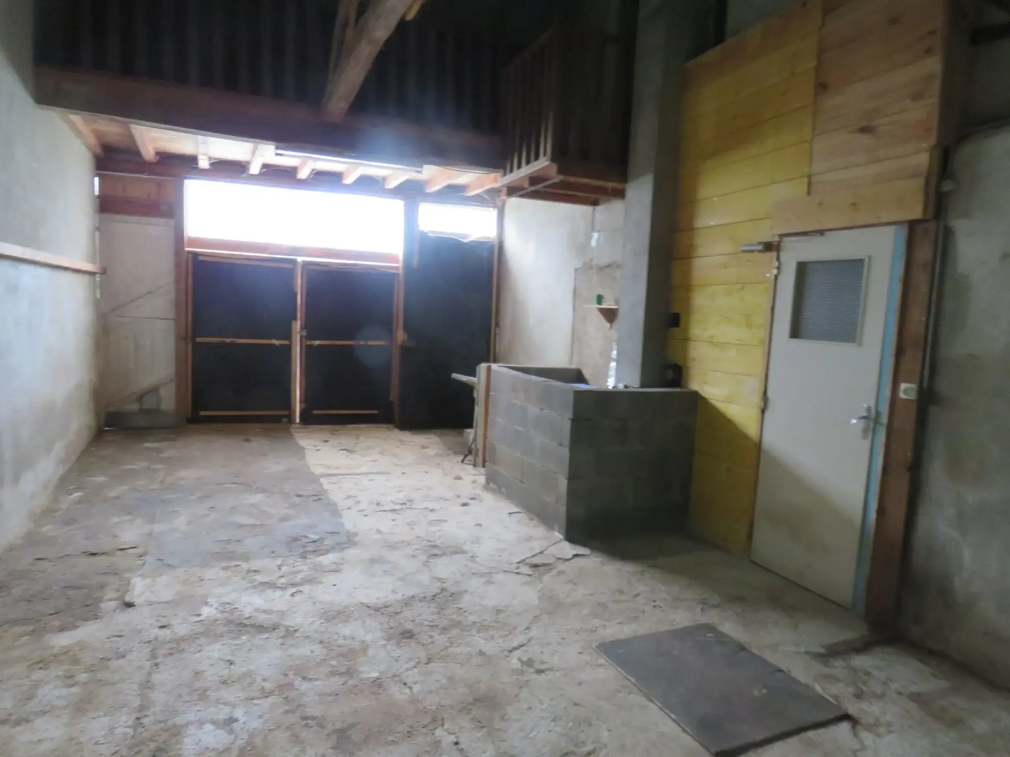 Maison ancienne à rénover avec dépendances et terrain à Puntous 