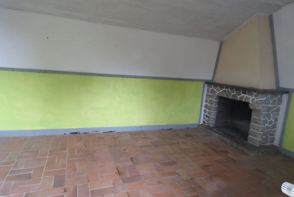 Maison ancienne à rénover avec dépendances et terrain à Puntous 