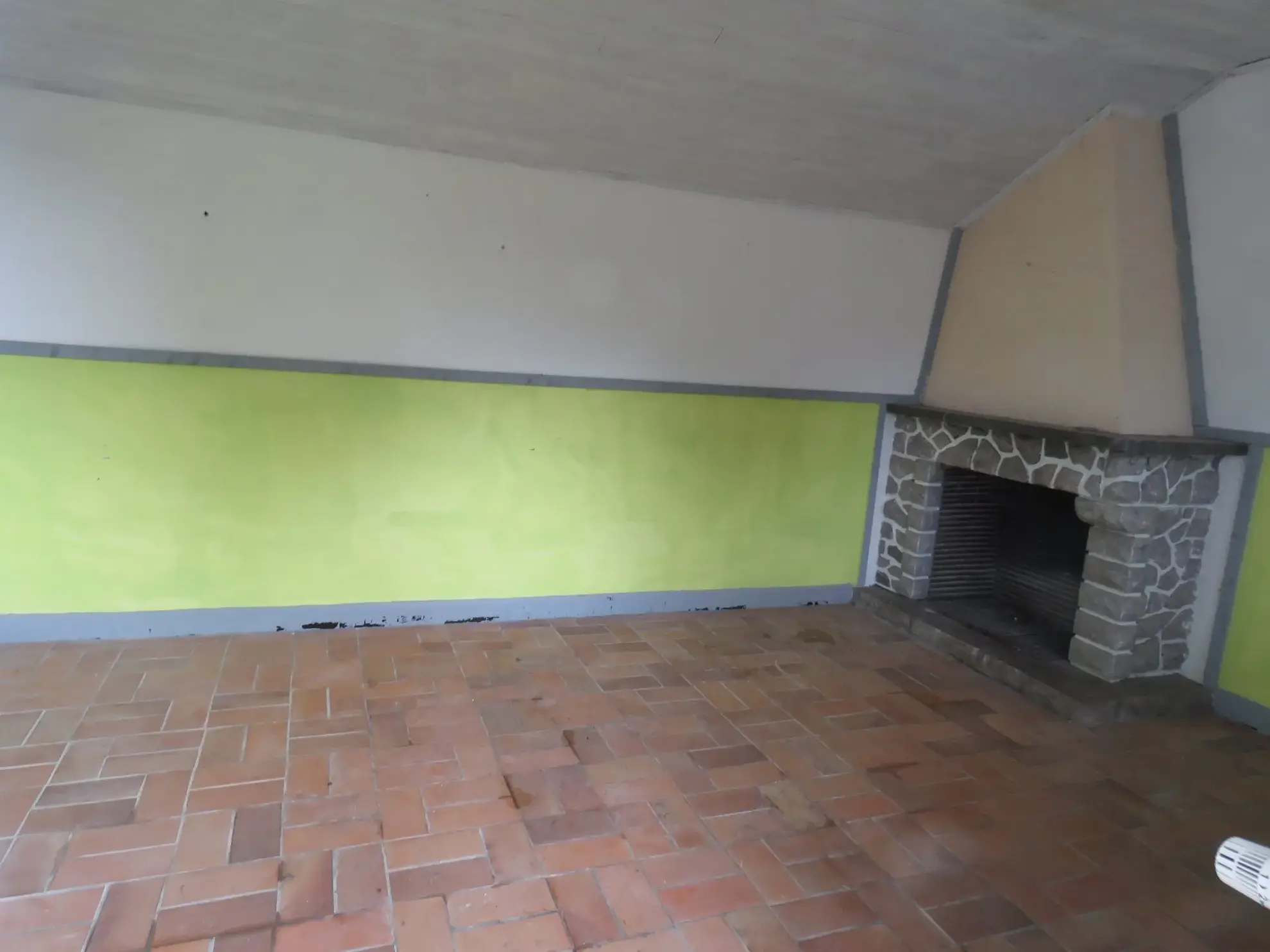 Maison ancienne à rénover avec dépendances et terrain à Puntous 