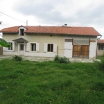 Maison ancienne à rénover avec dépendances et terrain à Puntous