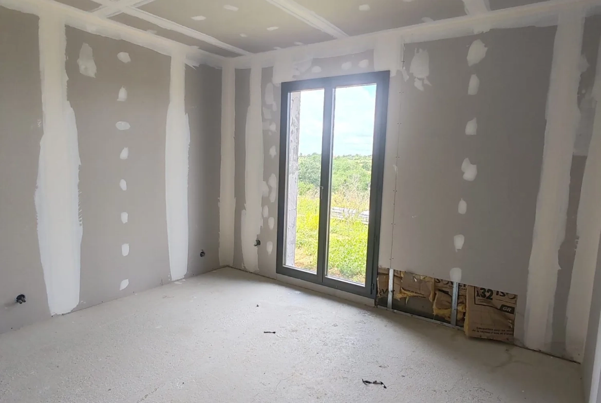 Maison construite en 2024 à terminer avec grand terrain à Lilhac (31230) 
