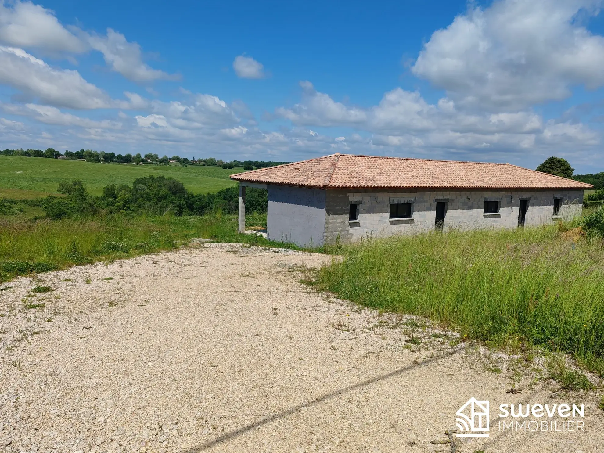 Maison construite en 2024 à terminer avec grand terrain à Lilhac (31230) 