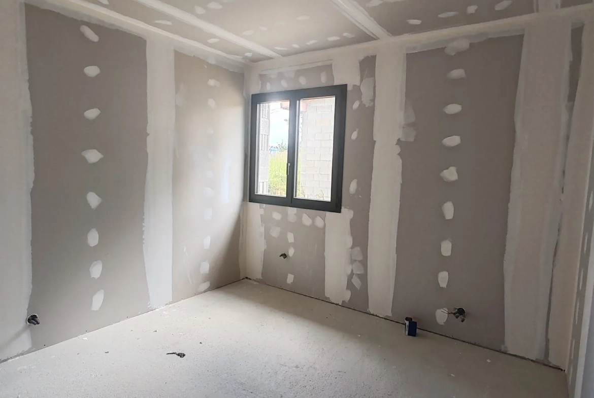 Maison construite en 2024 à terminer avec grand terrain à Lilhac (31230) 