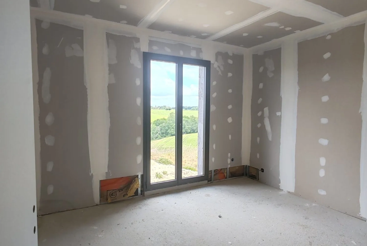 Maison construite en 2024 à terminer avec grand terrain à Lilhac (31230) 
