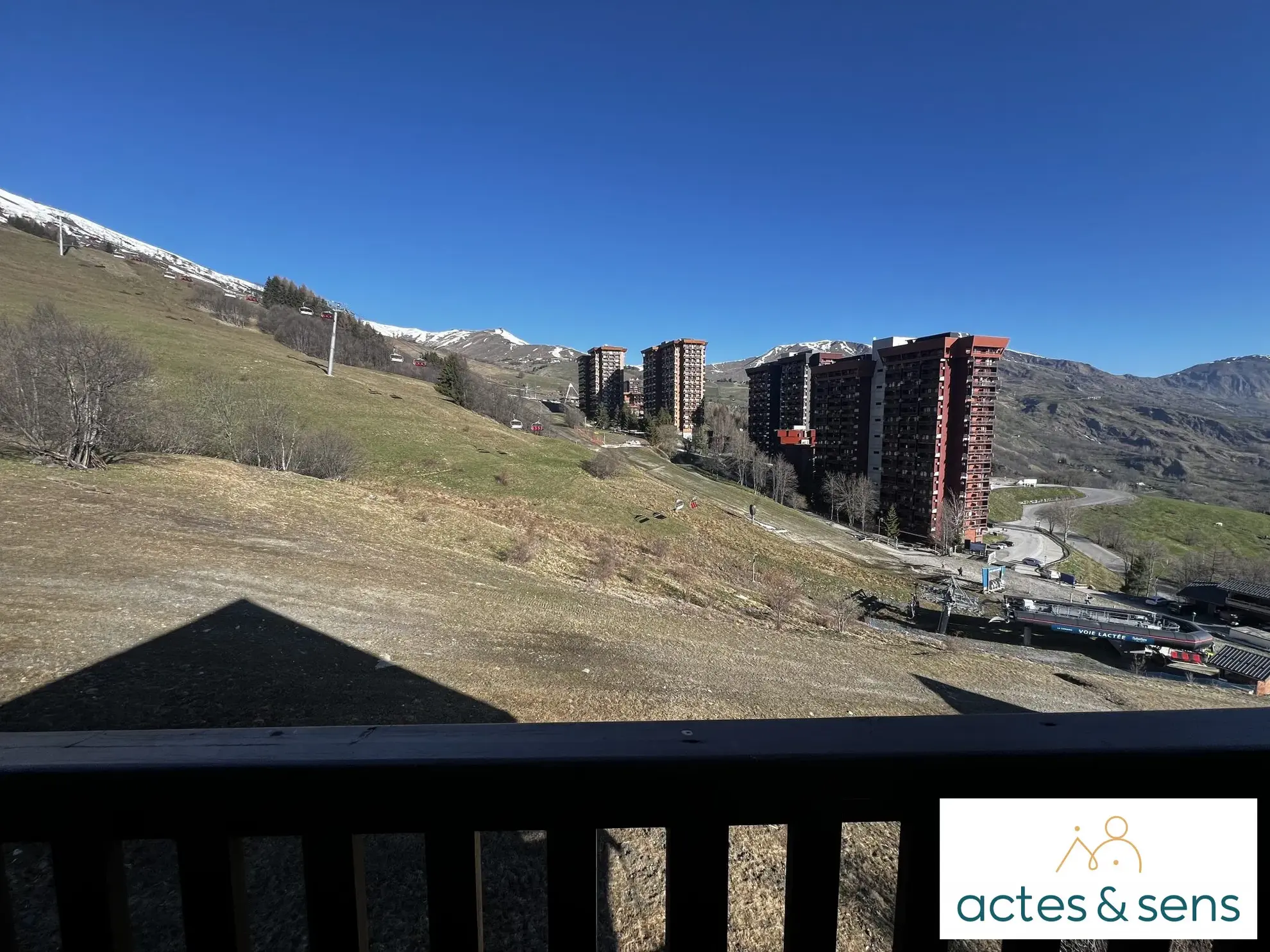 Studio meublé avec vue sur la montagne et piscine chauffée dans le domaine des Sybelles 