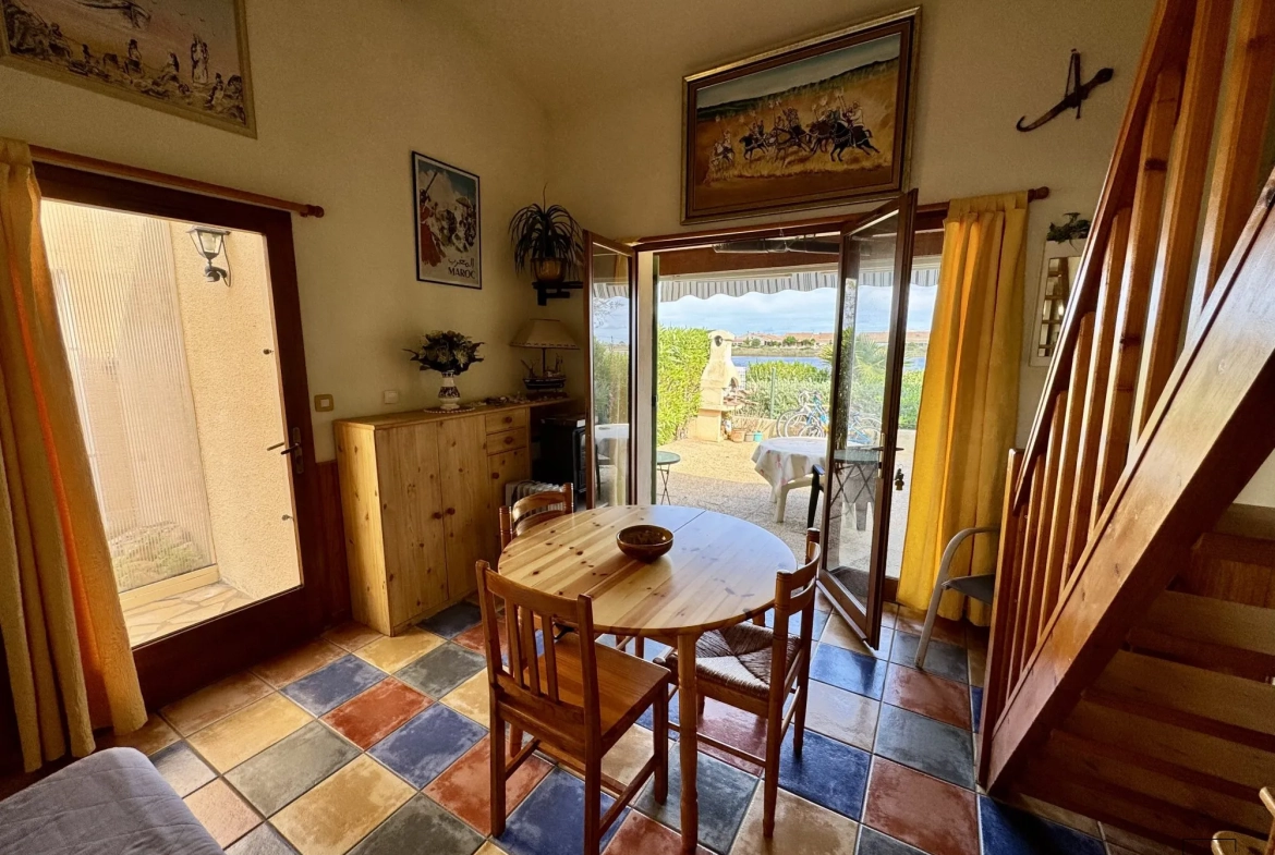 Studio avec mezzanine à Gruissan Les Ayguades, vue lagune, parking privé 