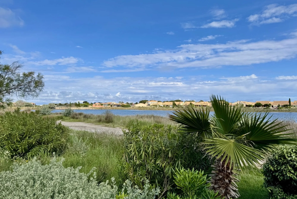 Studio avec mezzanine à Gruissan Les Ayguades, vue lagune, parking privé 