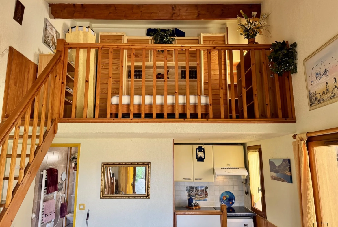 Studio avec mezzanine à Gruissan Les Ayguades, vue lagune, parking privé 