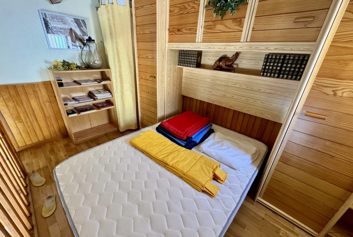 Studio avec mezzanine à Gruissan Les Ayguades, vue lagune, parking privé 
