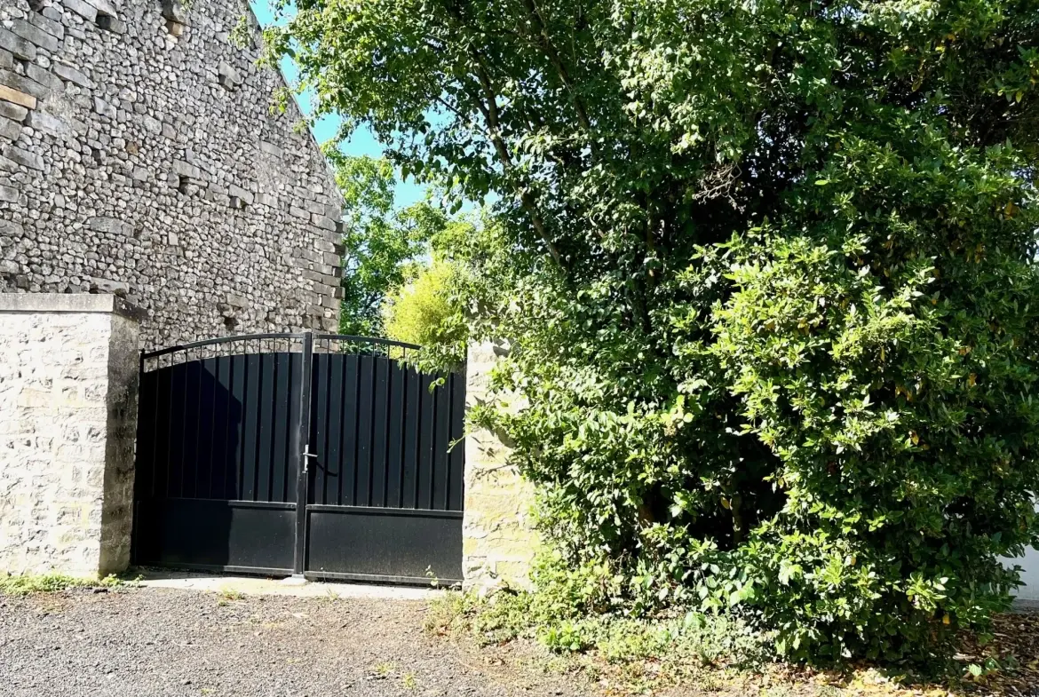 Charmante grange à rénover à Mondeville avec cave voûtée et parking sécurisé 