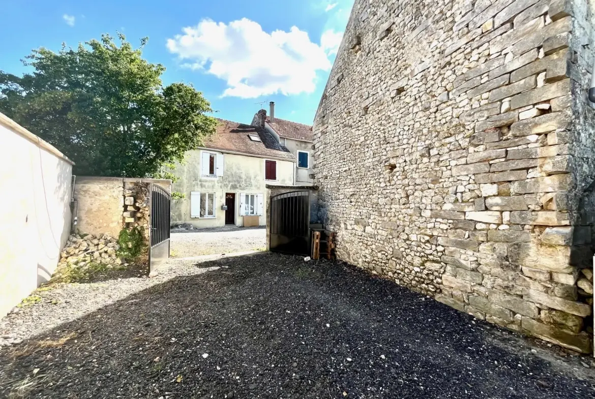 Charmante grange à rénover à Mondeville avec cave voûtée et parking sécurisé 