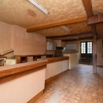 Local commercial avec appartement et espace extérieur à Mauriac – Opportunité d'investissement