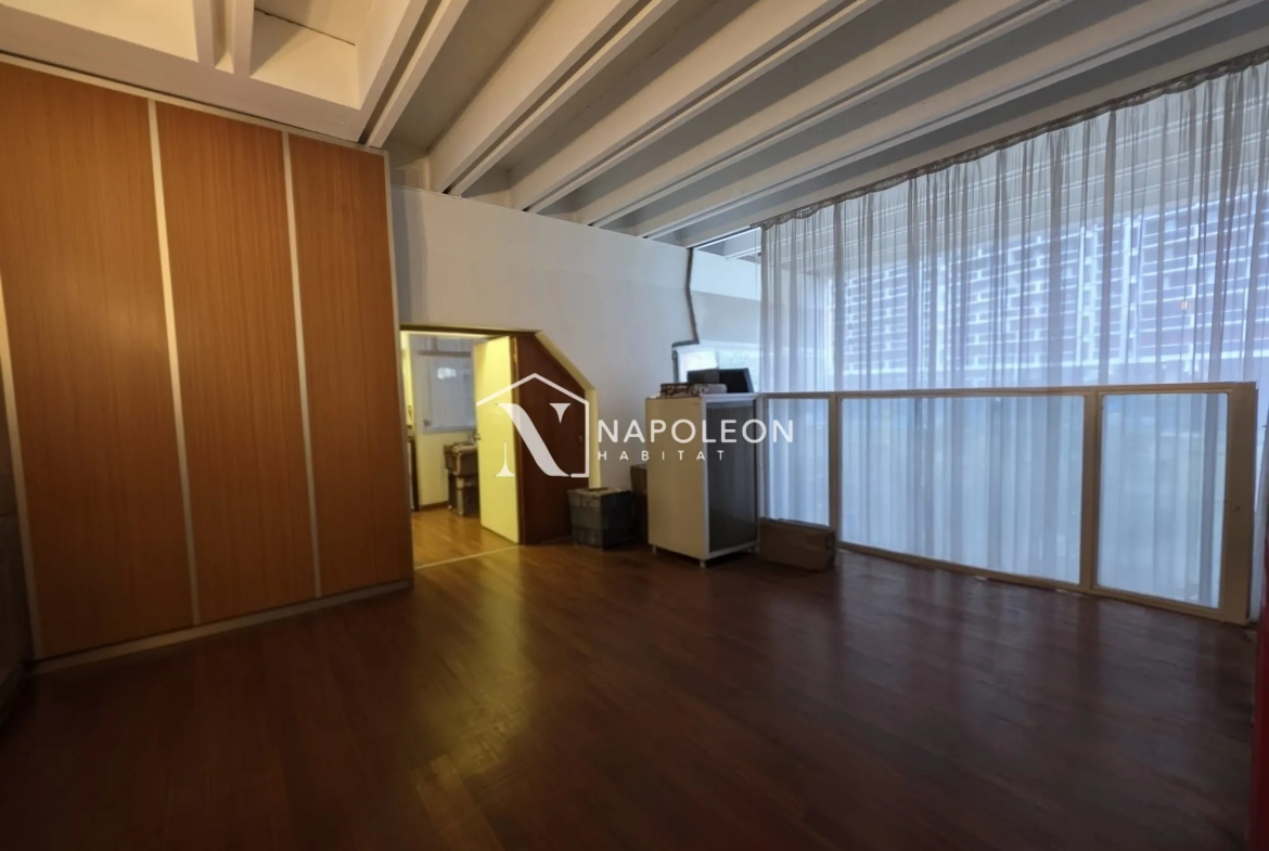 Bureau de 77 m² face à la mairie de Lille à vendre 