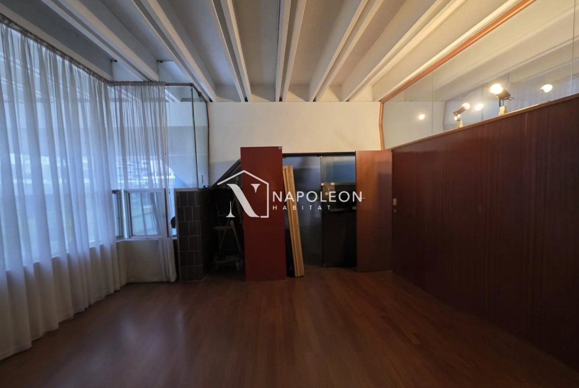 Bureau de 77 m² face à la mairie de Lille à vendre 