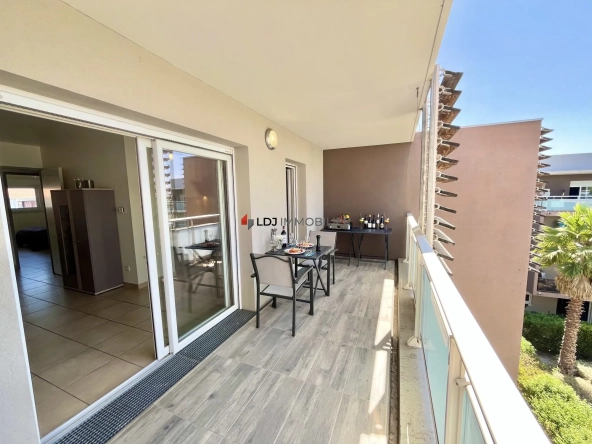 Vente d'un appartement traversant avec terrasse et parking à Perpignan