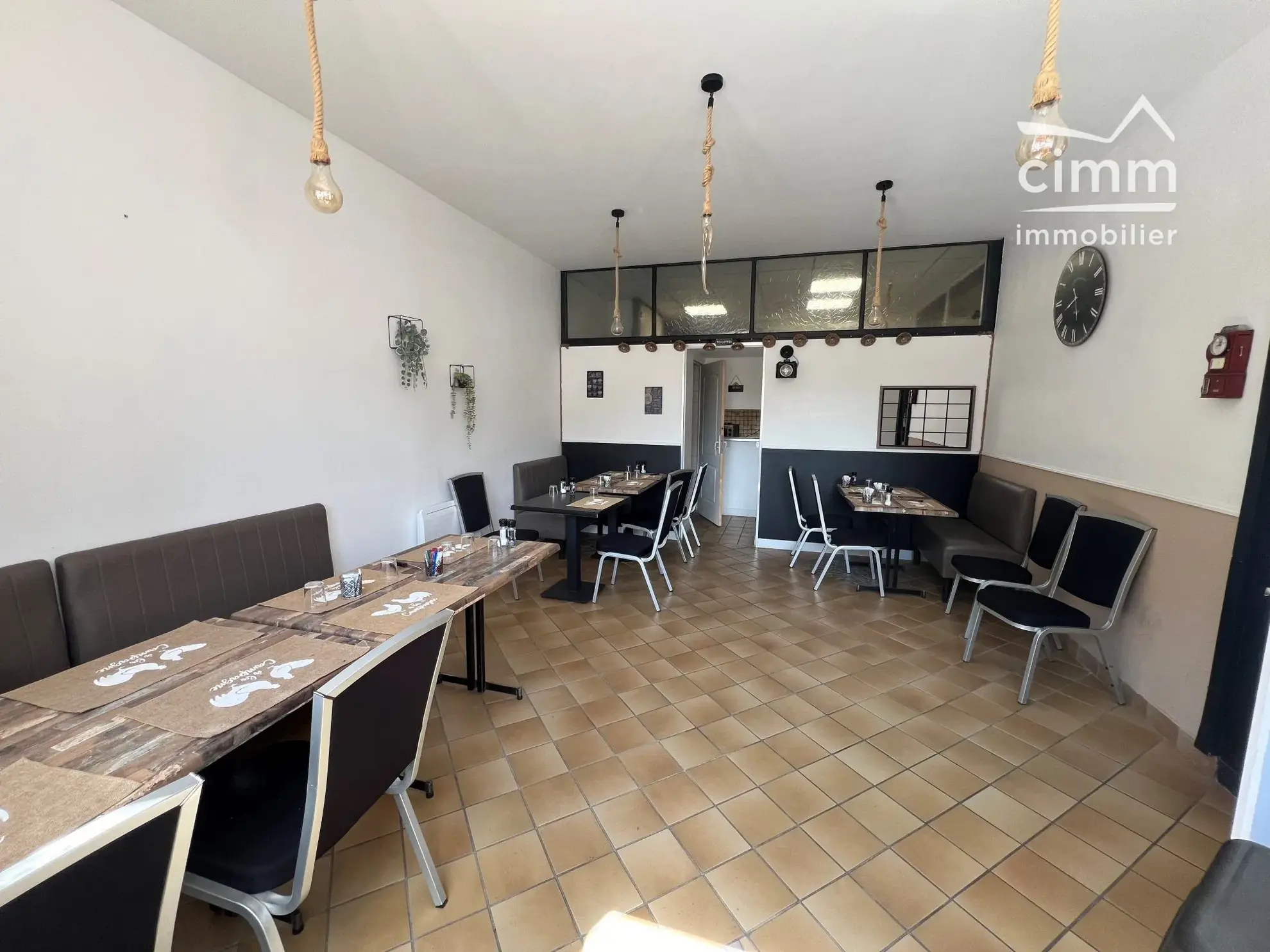 Fonds de commerce Café-Bar à vendre à Saint-Siméon-de-Bressieux avec terrasse et Licence 4 