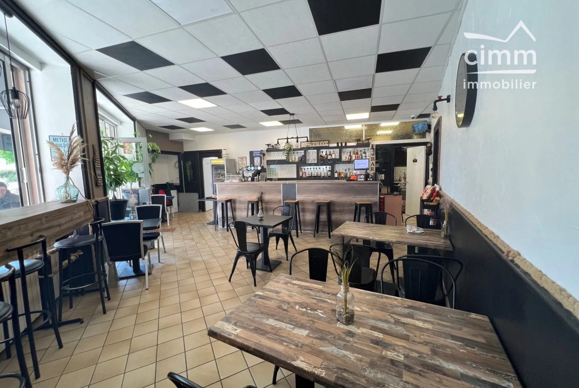 Fonds de commerce Café-Bar à vendre à Saint-Siméon-de-Bressieux avec terrasse et Licence 4 