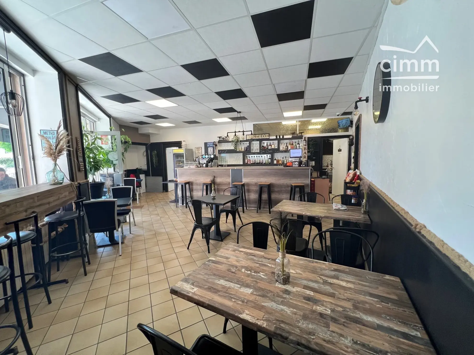 Fonds de commerce Café-Bar à vendre à Saint-Siméon-de-Bressieux avec terrasse et Licence 4 