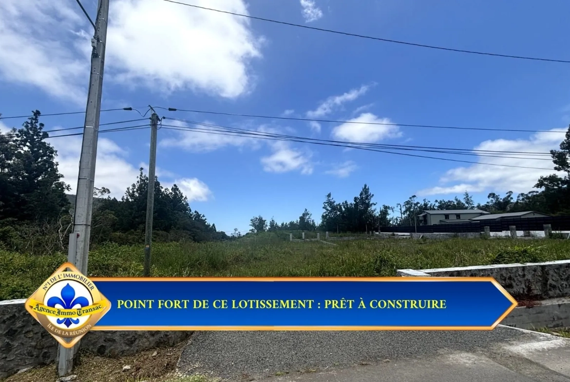 Terrain viabilisé à La Plaine des Palmistes avec vue montagne, proximité écoles et commerces 