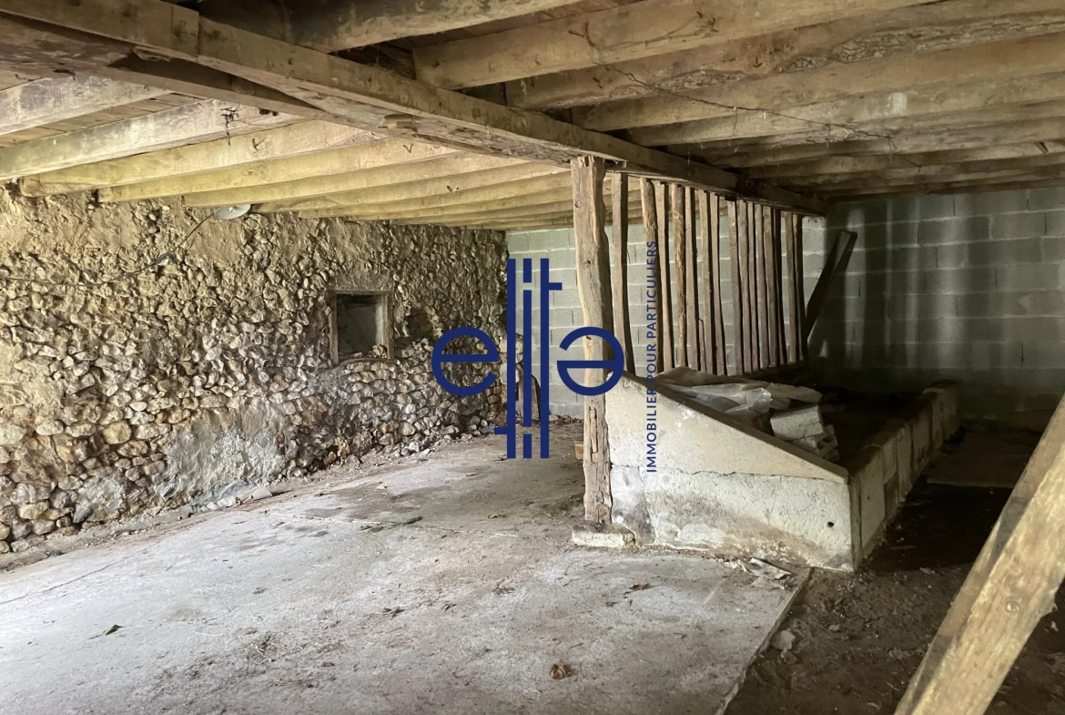 Belle opportunité d'investissement : grange en pierre avec garage à Coulounieix-Bourg 