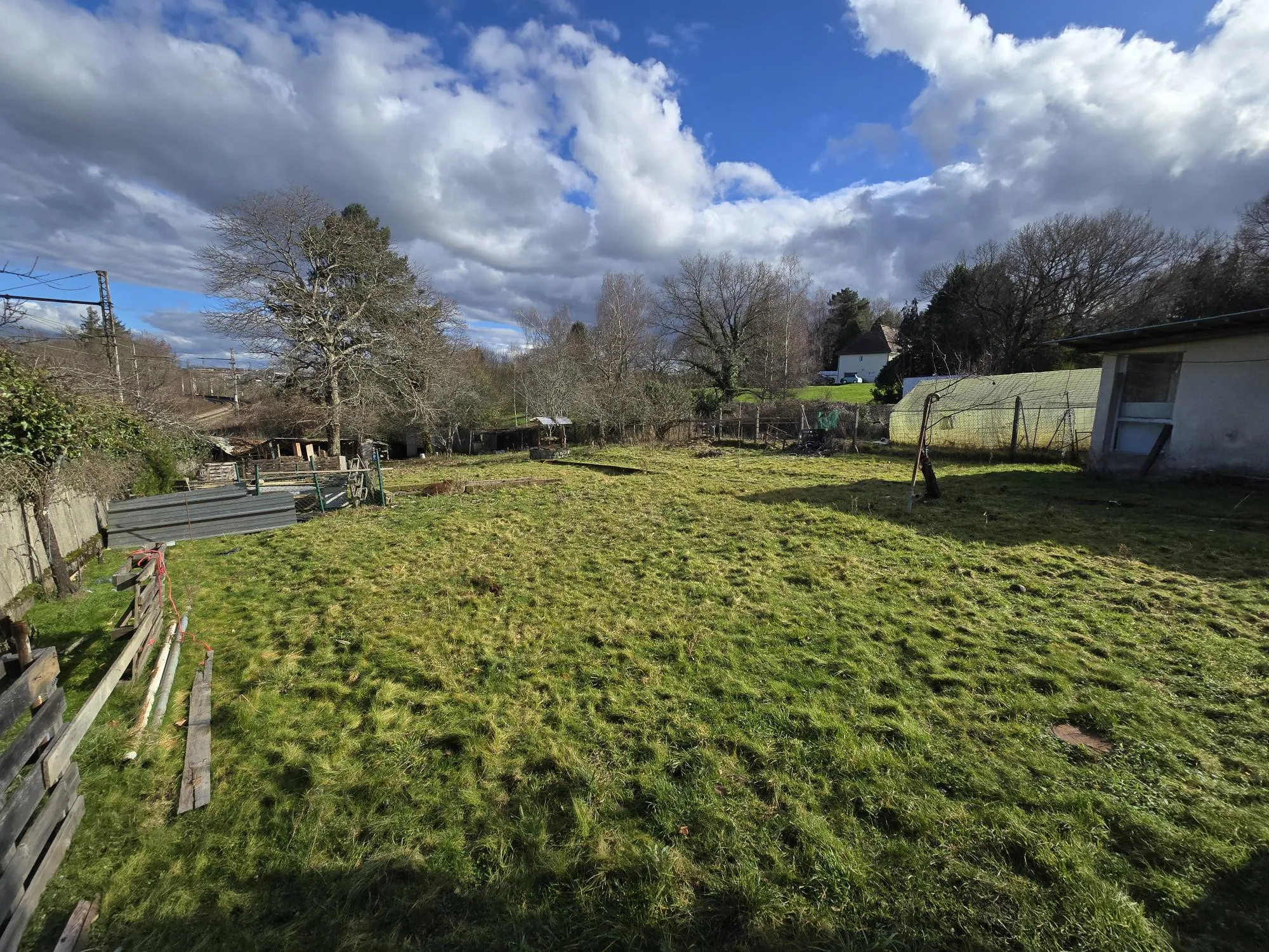 Terrain constructible divisible de 2600 m² à Limoges Sud 