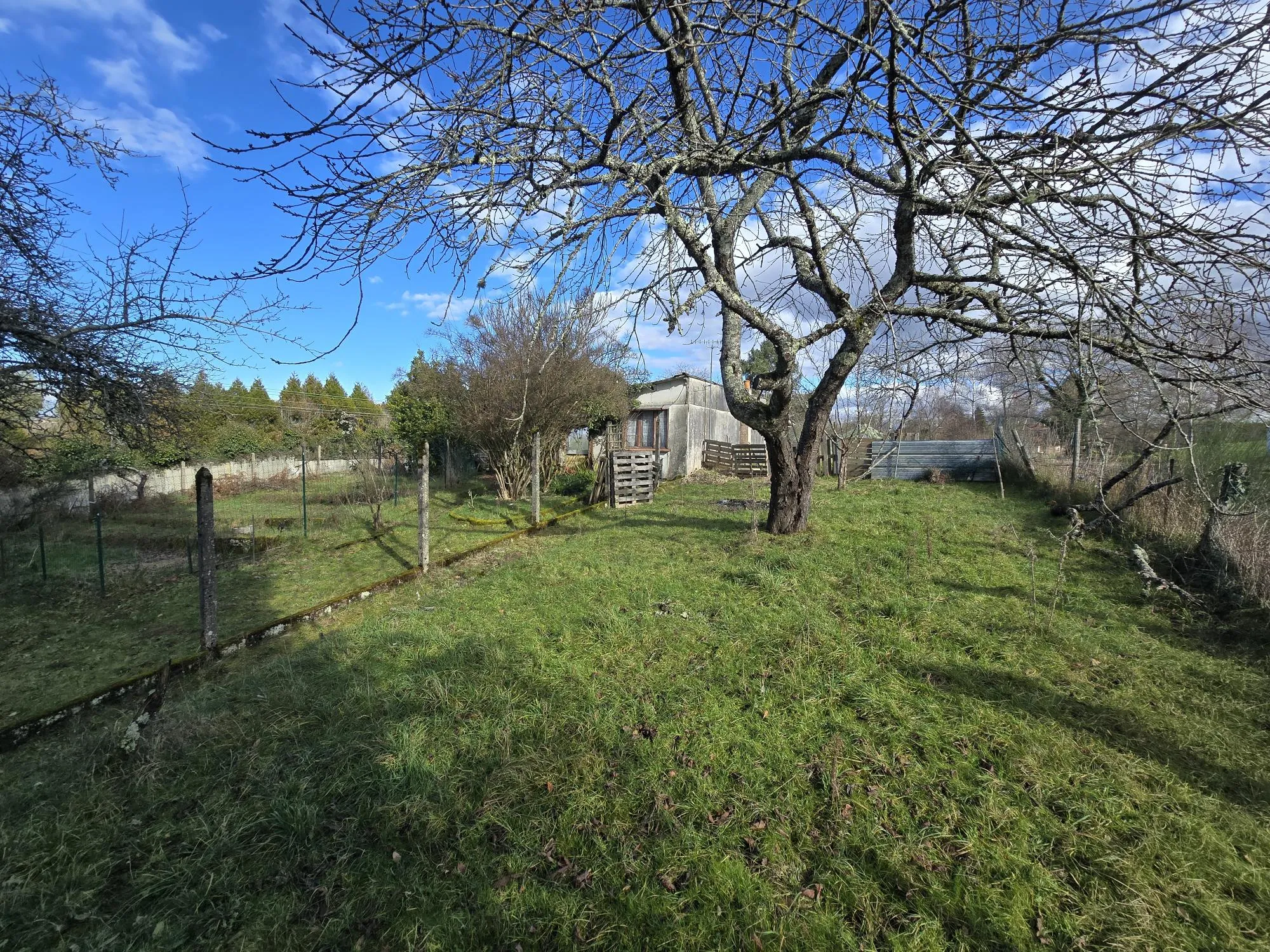 Terrain constructible divisible de 2600 m² à Limoges Sud 