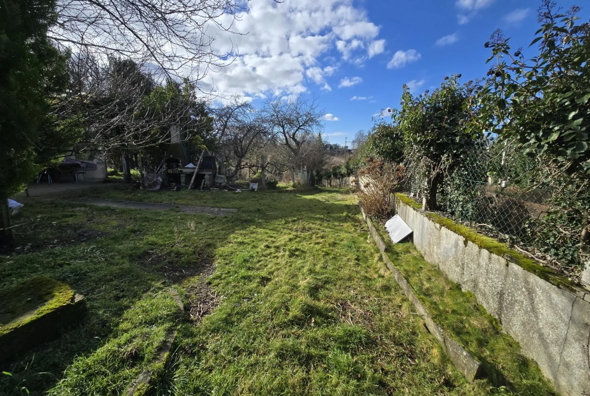 Terrain constructible divisible de 2600 m² à Limoges Sud 