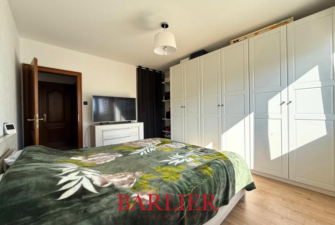 Appartement 4 pièces de 85 m² à Hoenheim avec balcon et parking 