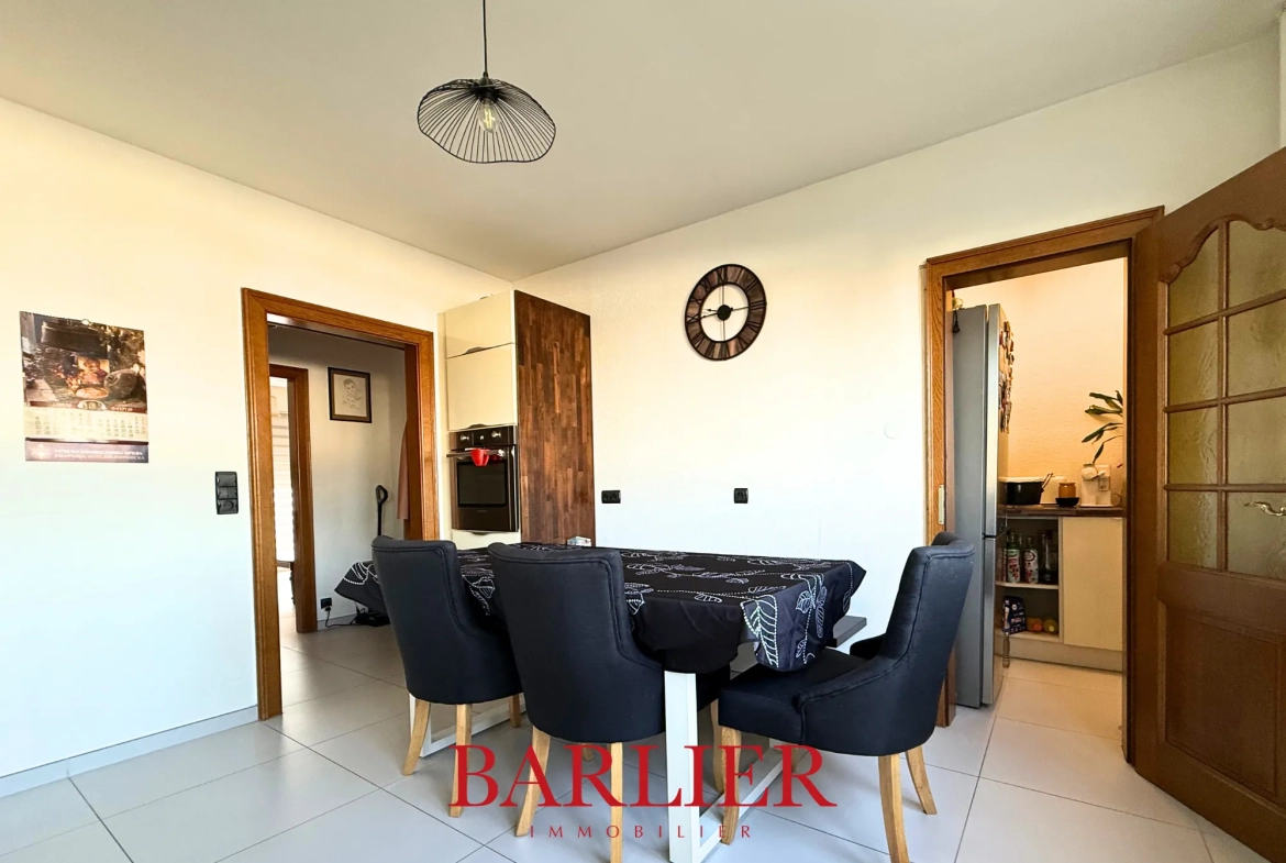 Appartement 4 pièces de 85 m² à Hoenheim avec balcon et parking 