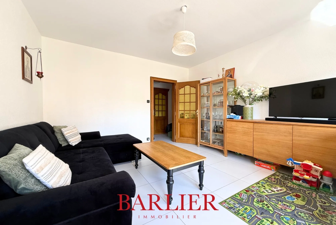 Appartement 4 pièces de 85 m² à Hoenheim avec balcon et parking 
