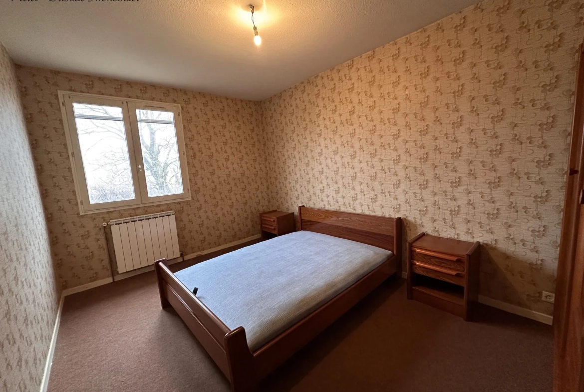 Maison à vendre à Ussel de 115 m² avec grand terrain et garage 