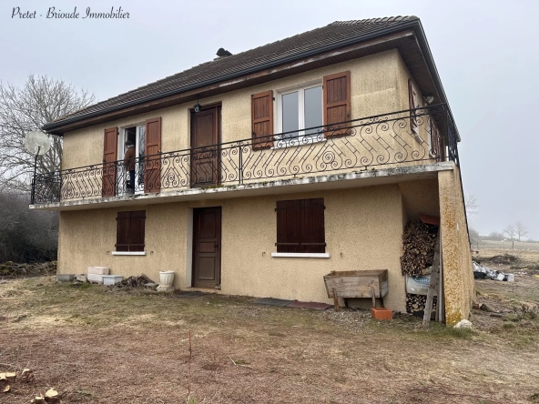 Maison à vendre à Ussel de 115 m² avec grand terrain et garage