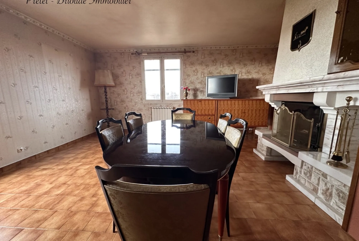 Maison à vendre à Ussel de 115 m² avec grand terrain et garage 