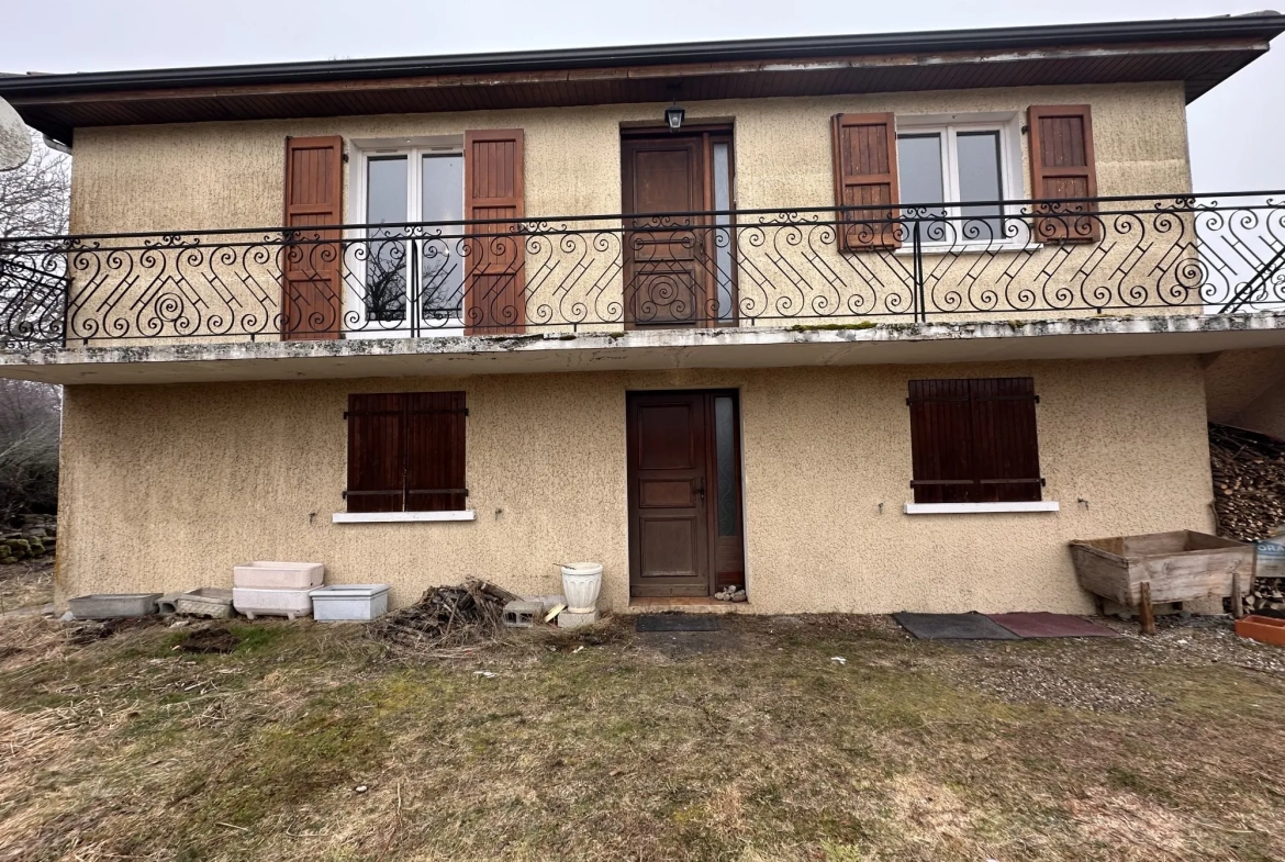 Maison à vendre à Ussel de 115 m² avec grand terrain et garage 