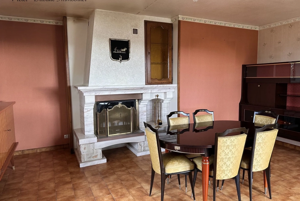 Maison à vendre à Ussel de 115 m² avec grand terrain et garage 
